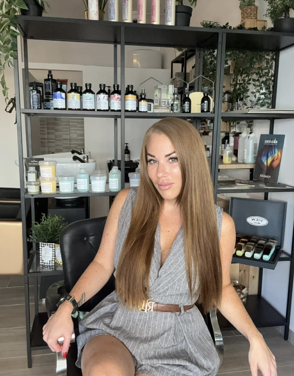 Bucskó Eszter – mesterfodrász és oktató, szőkítési és színkorrekciós specialista